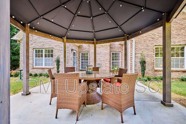 Photo - 120 Haddington Ln