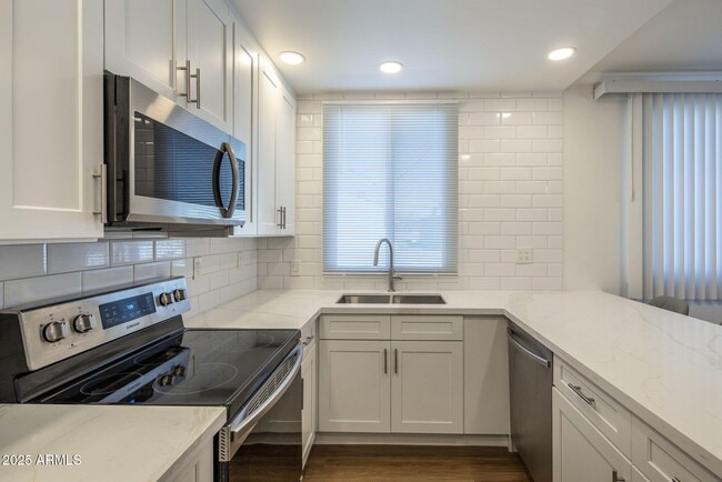 Photo - 6936 E 3rd St