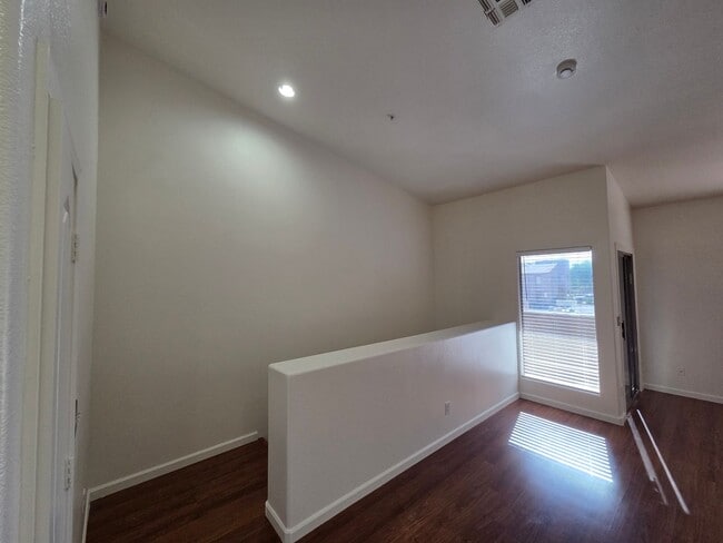 Photo - 1406 W Emerald Ave