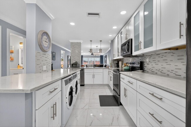 Photo - 5675 Queen Palm Ct Unit E