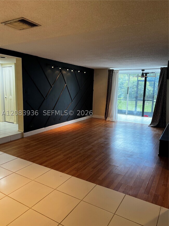 Photo - 3720 Inverrary Dr Unit 1W