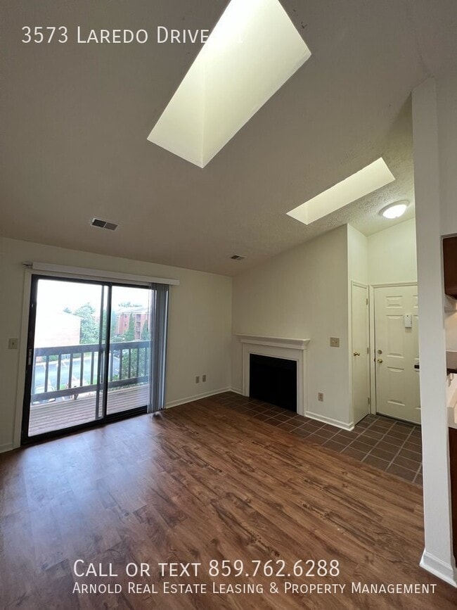 Building Photo - 3573 Laredo Dr Unit 1 Rental