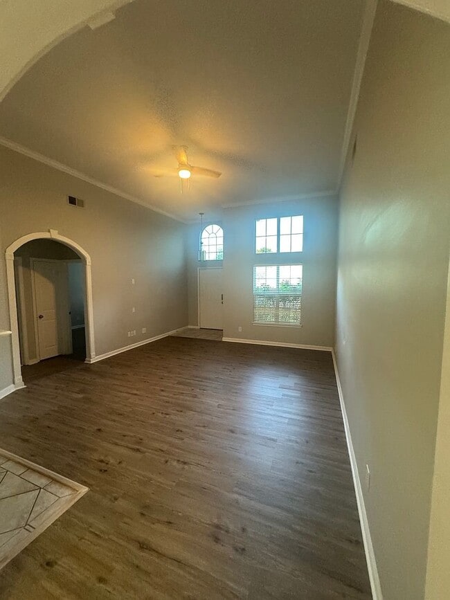 Building Photo - 1601 Deer Valley Dr