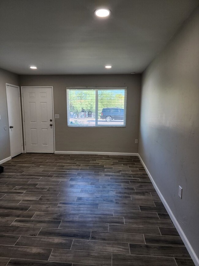 Photo - 1041 W Elna Rae St