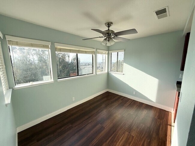 Photo - Hayward Condo 1 Bed/1 Bath Updated kitchen, lots of light and Bay views, dogs welcome