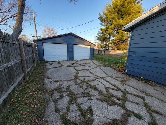 Photo - 4 bed, 2 bath, 2 car garage