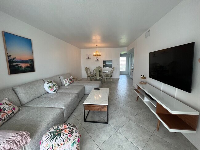 Photo - 2515 NE 1st Ct Unidad 411