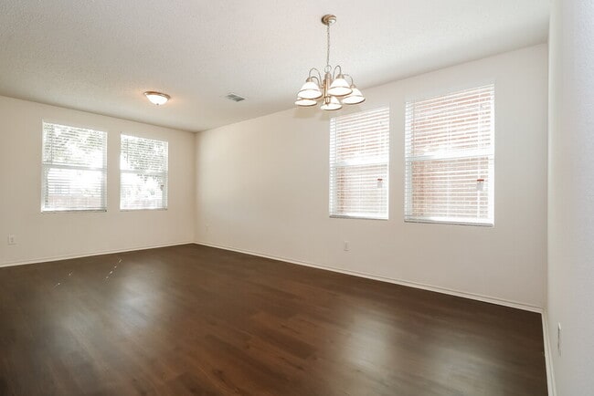 Photo - 607 Almandora Dr