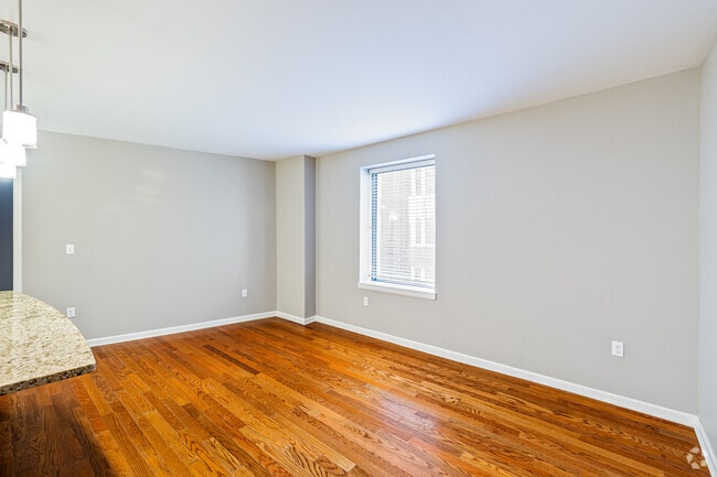 2BR, 2BA - 859SF - Living Room - Locust Grove
