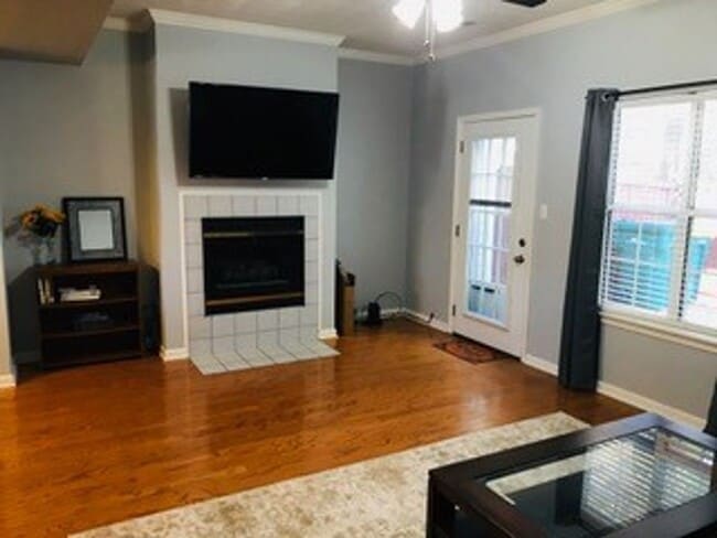 Photo - 409 Wrought Iron Bend