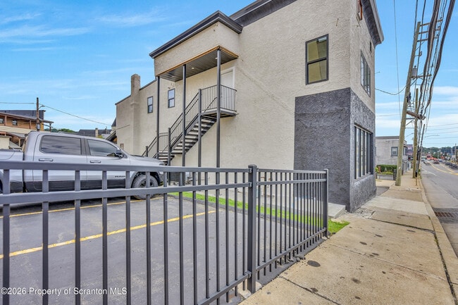 111 S Blakely St