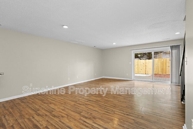 Photo - 724 Chaseway St