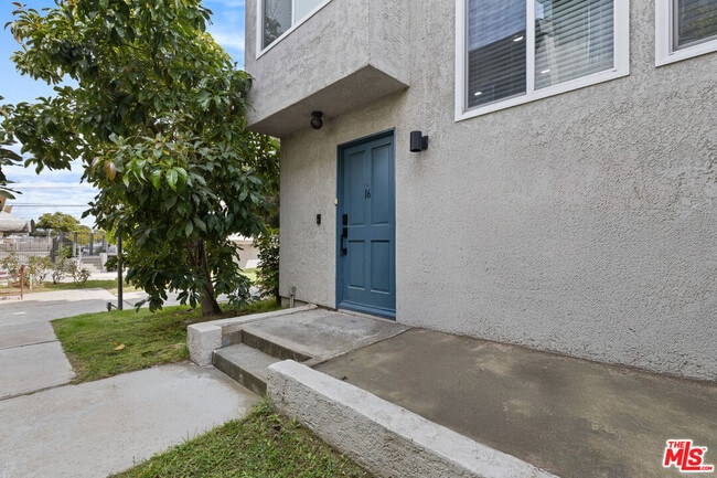 Photo - 15305 Berendo Ave Unit 16