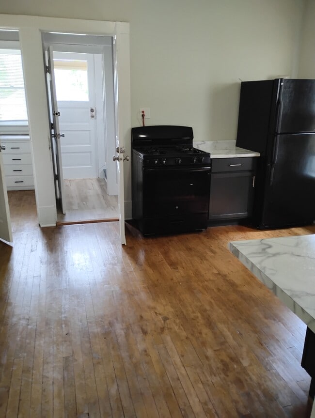 Photo - 3330 W McKinley Blvd Unidad 2 BR Lower Flat
