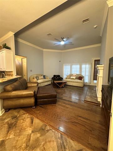 Photo - 3894 Johnson St