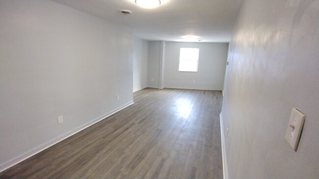 Photo - 1712 Lowrie St