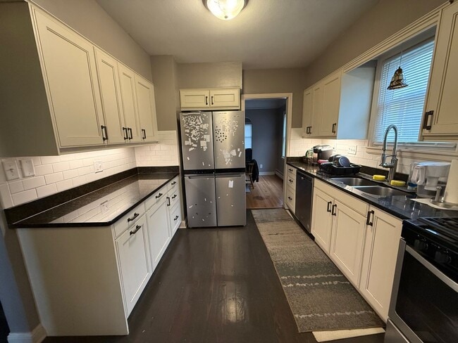 Photo - Stunning 5 Bed 2 Bath House Located in the...