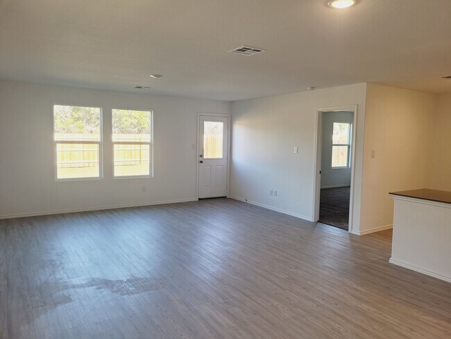 Photo - 2024 4-bed Home in Bulverde