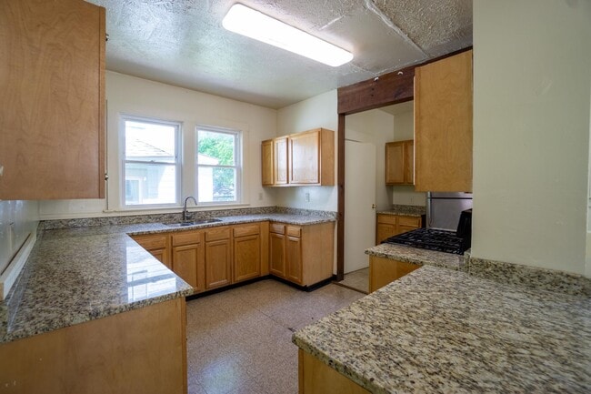 965 Lancaster Ave