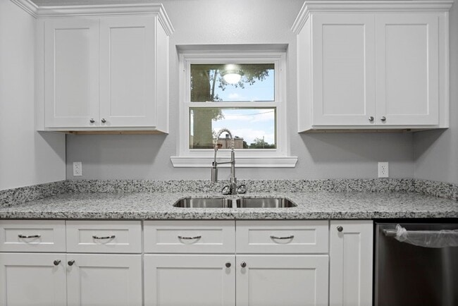 Photo - 1347 E Palm Dr