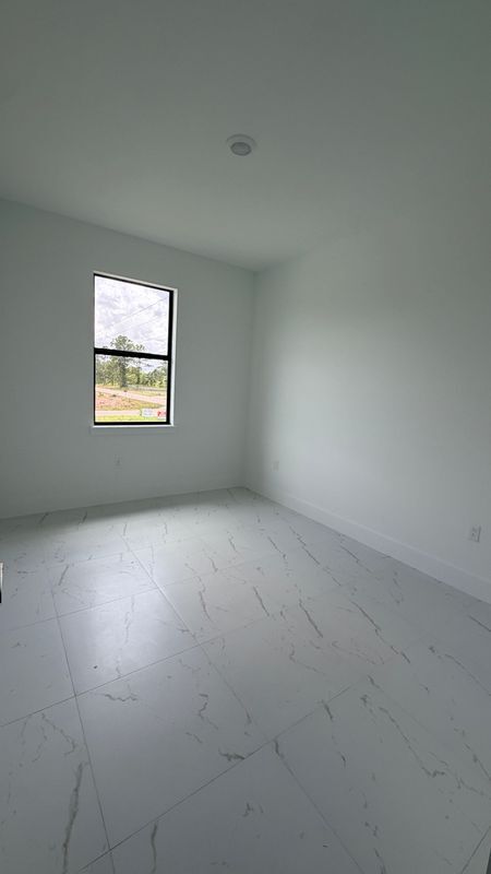 Photo - 1103 Dean St E