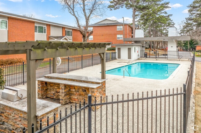 Building Photo - Lenox Woods