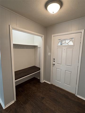 Photo - 2402 Leslie St