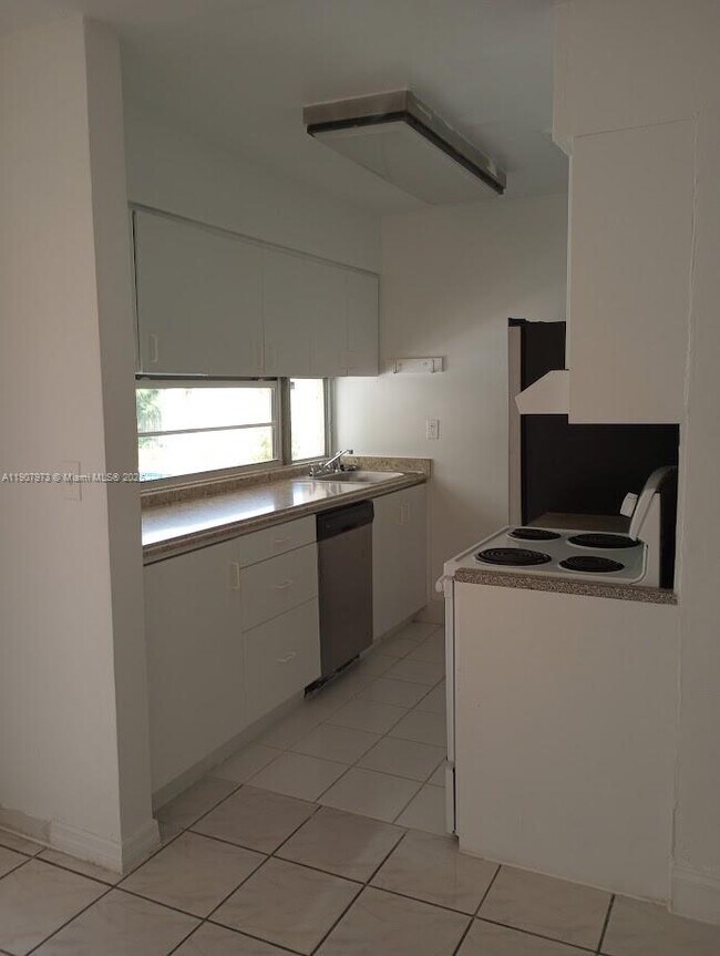 Photo - 10005 SW 214th St