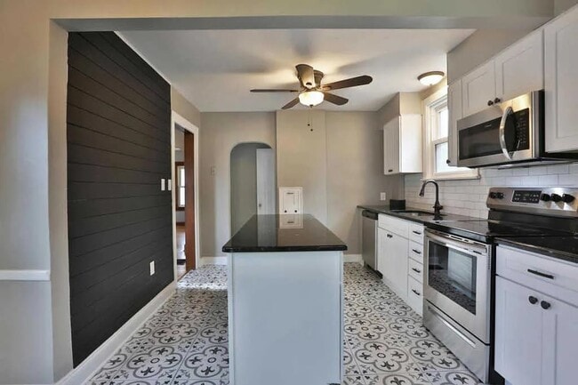 Photo - 105 Morse Rd