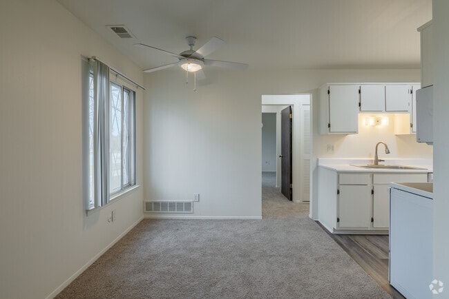1BR, 1BA Dining Area