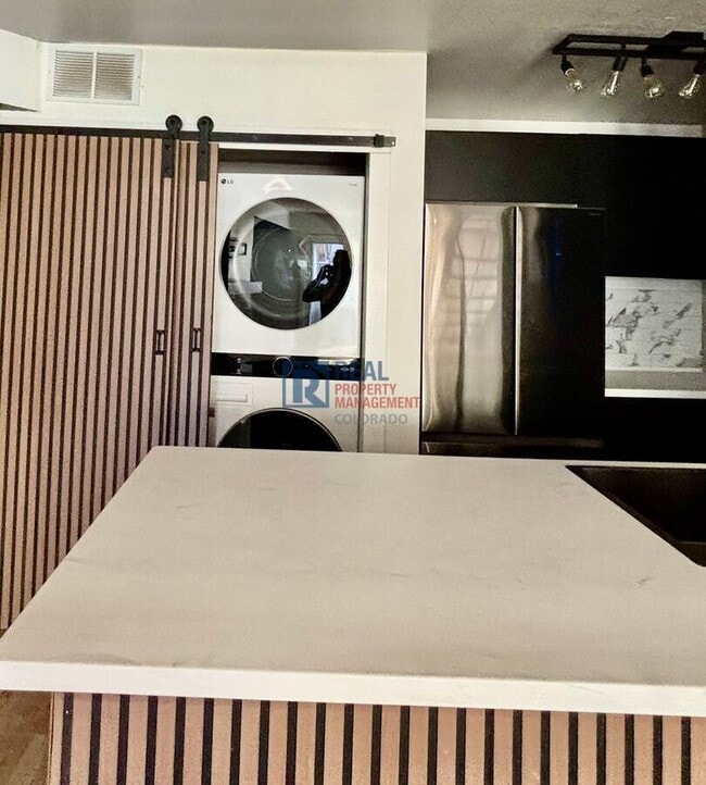 Photo - 5041 Garrison St