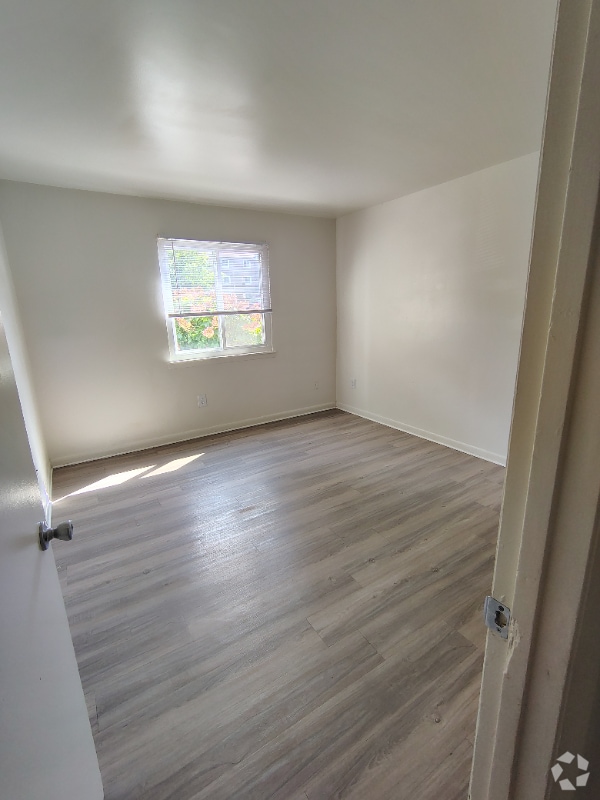 Building Photo - 600 Reusens Rd Rental