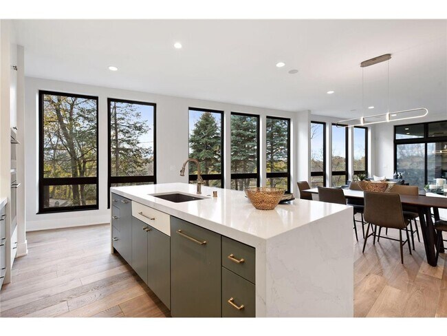 Photo - 1726 Kenwood Pkwy Unit 200