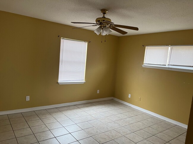 Photo - 115 Alicia St