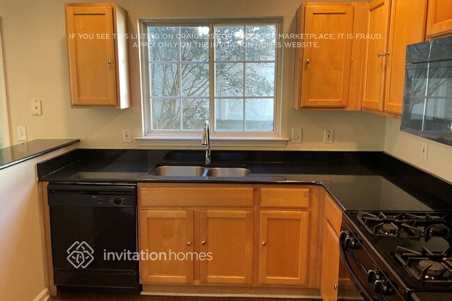 Photo - 566 Windcroft Cir NW