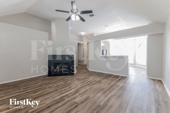 Photo - 701 Long Hill Ct
