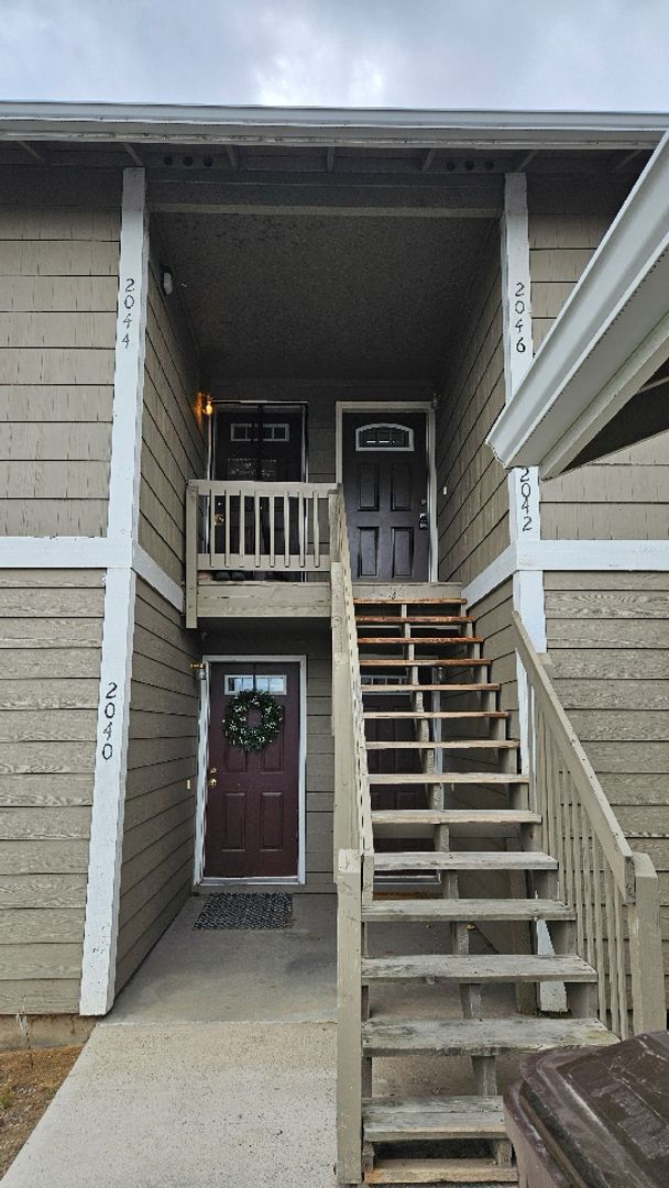 Photo - 2040-2040 NE Elk St Unidad 2046 NE Elk St