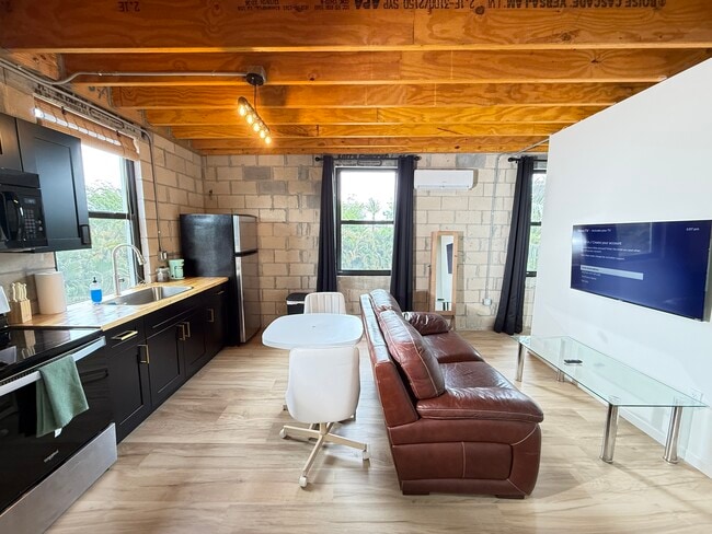 Photo - 1335 Churchill Rd