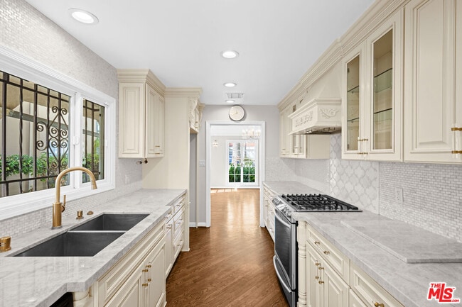 Photo - 224 S Palm Dr