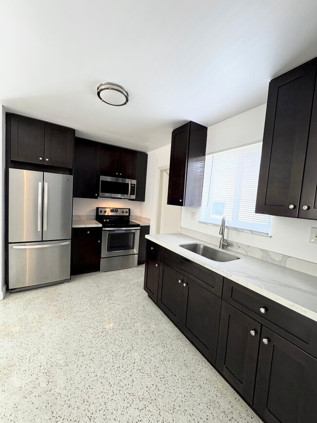 Photo - 627 W 17th St Unidad 627