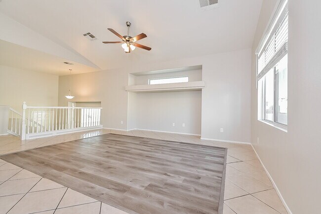 Photo - 9729 Red Horse St