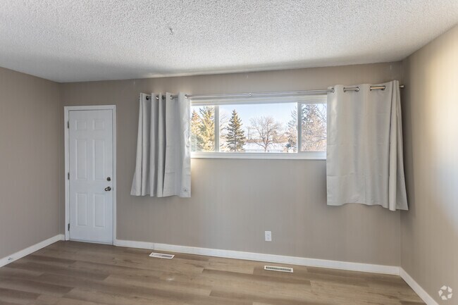 3BR, 1BA - 1,030SF -