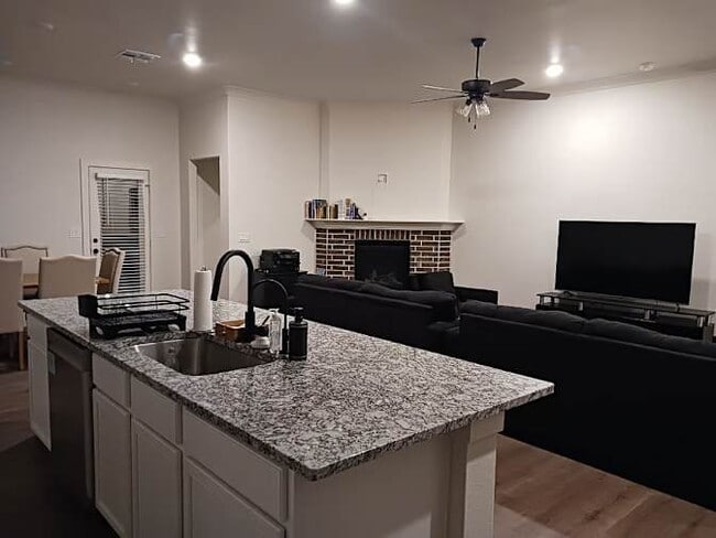 Photo - 2049 Dove Ave