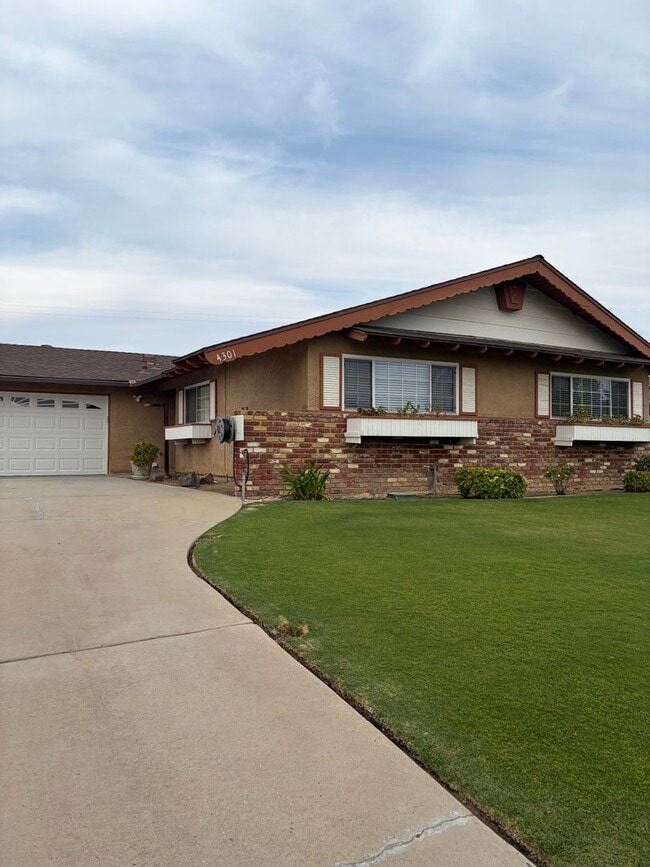 Building Photo - 4301 Skye Dr