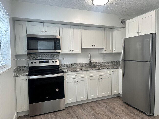 Photo - 2500 Johnson St Unidad 10