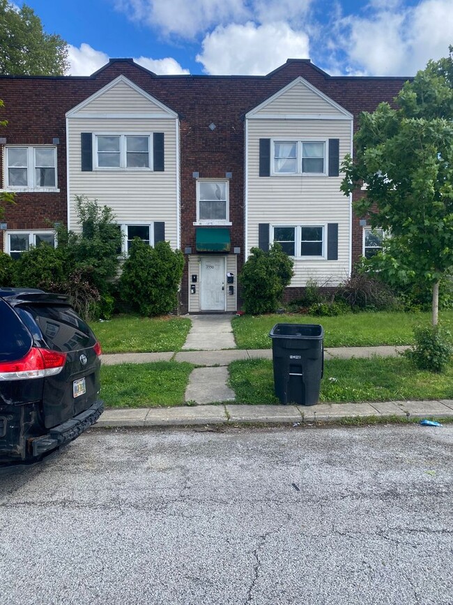 Building Photo - 3550 Seymour Ave Unit 1