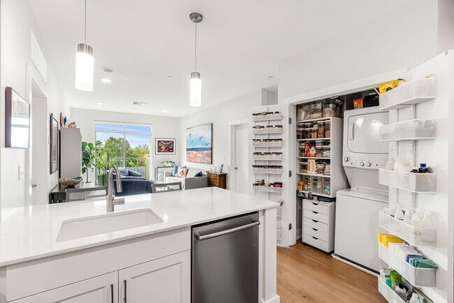 Photo - 65 Washington St Unidad 502