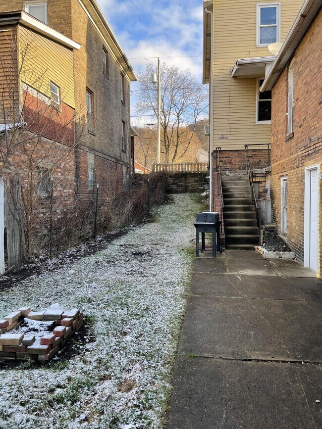 Photo - 456 Woodlane Ave