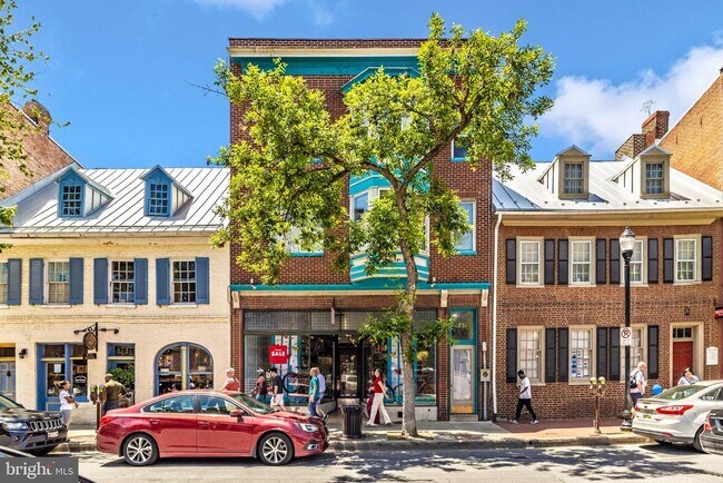 231 N Market St Unit 3
