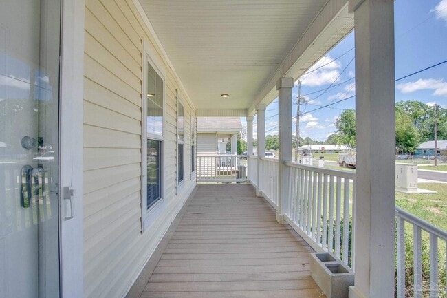 Photo - 727 Bremen Ave